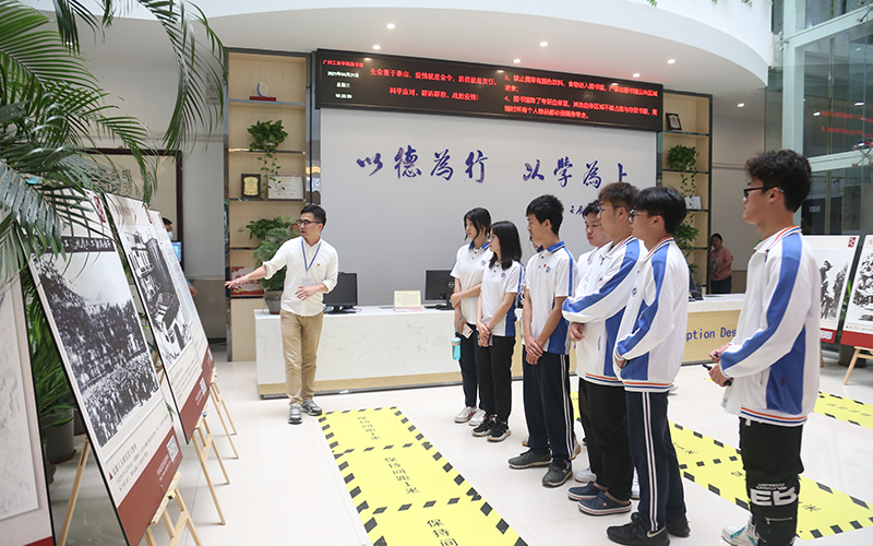 Party History Education丨Students of the International Education College visited the library for the 