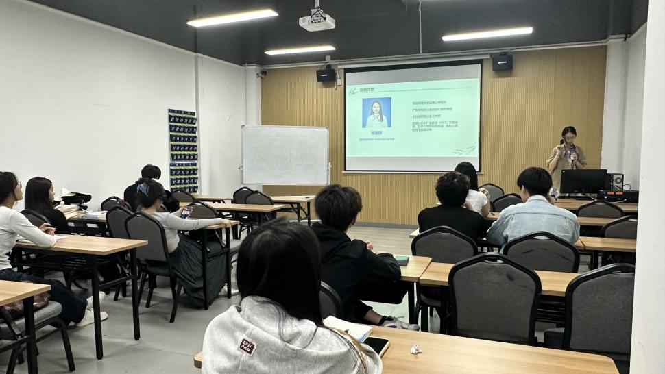 以专题培训建强心理委员队伍，织密校园心理健康“防护网”